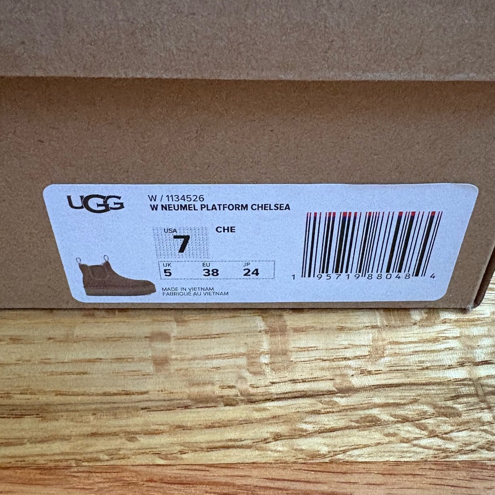 UGG Chestnut Platform Winter Boots - image 7